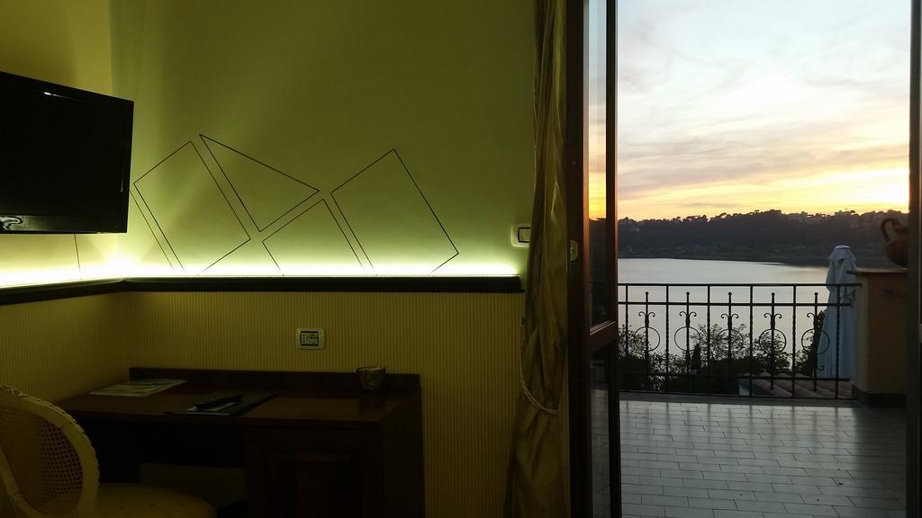 Hotel Villa Degli Angeli Кастель-Гандольфо Екстер'єр фото