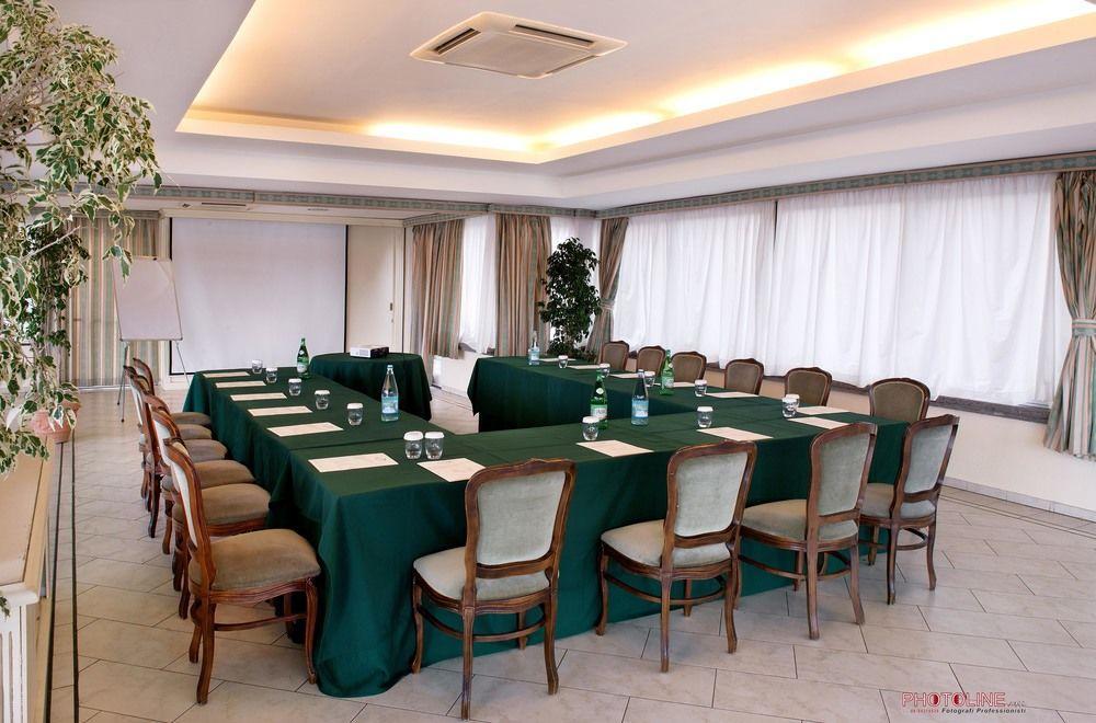 Hotel Villa Degli Angeli Кастель-Гандольфо Екстер'єр фото