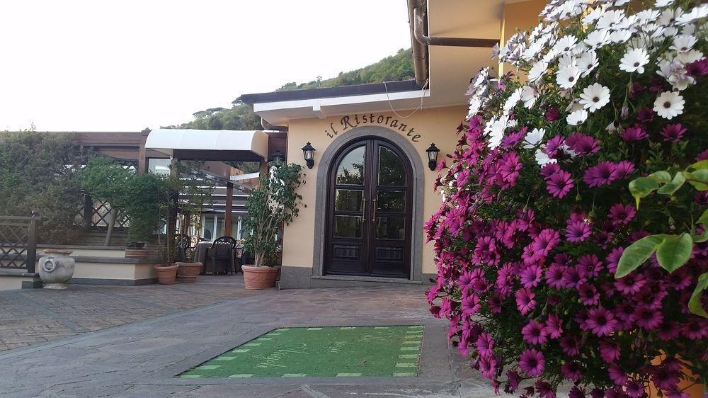 Hotel Villa Degli Angeli Кастель-Гандольфо Екстер'єр фото