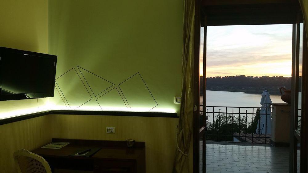 Hotel Villa Degli Angeli Кастель-Гандольфо Екстер'єр фото